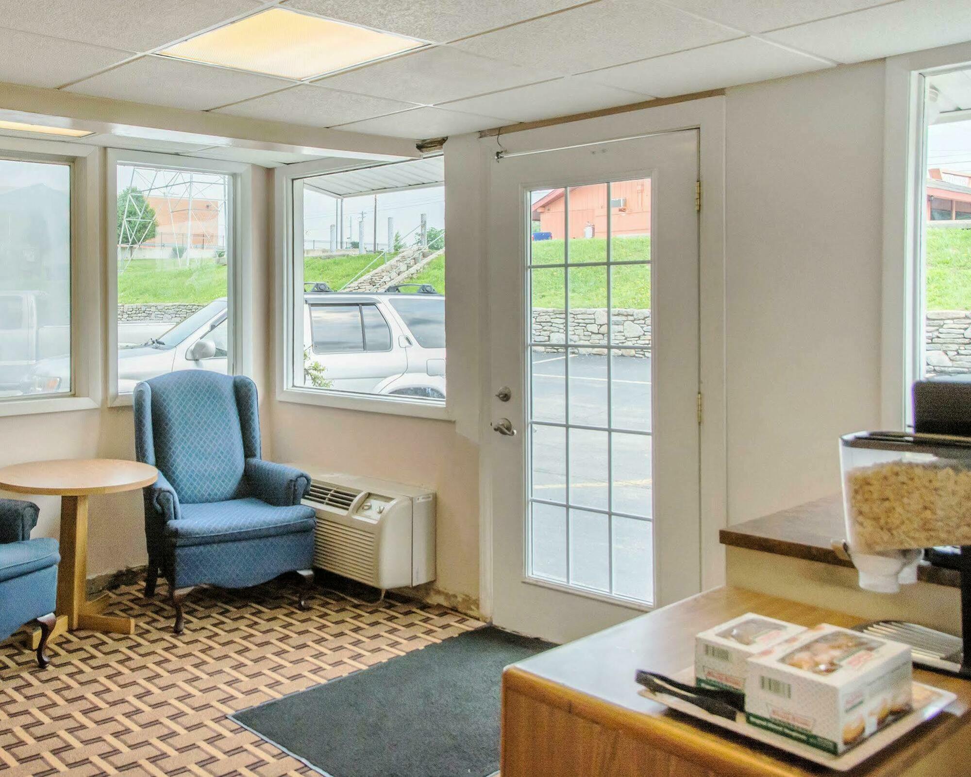 Econo Lodge Franklin Eksteriør bilde